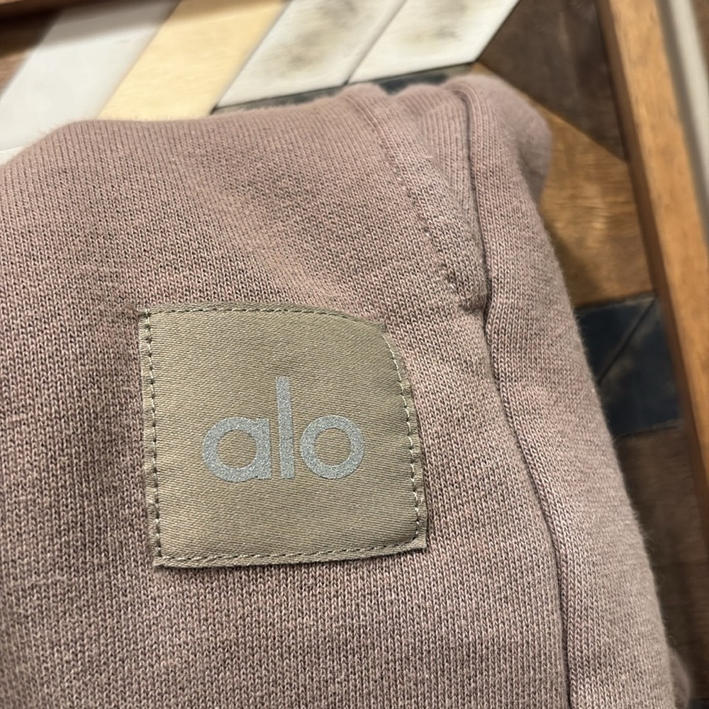 ALO Yoga Ombre Sweatpants - Picture 6 of 9